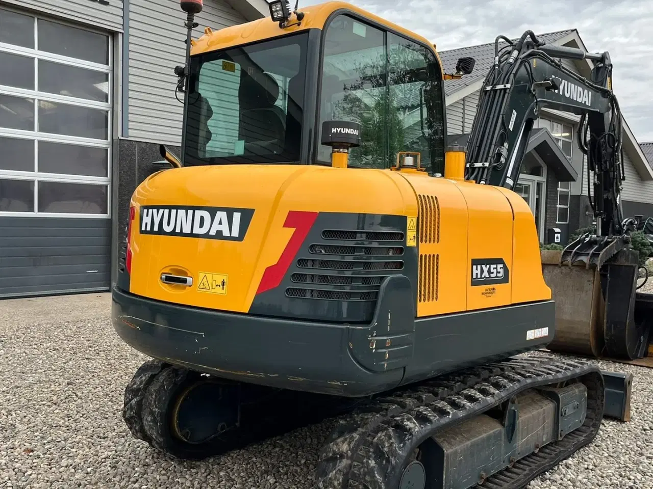 Billede 19 - Hyundai HX55 Med Hydrema skifte og centralsmørring og grab-klo på. Udlejes, også med forkøbsret.