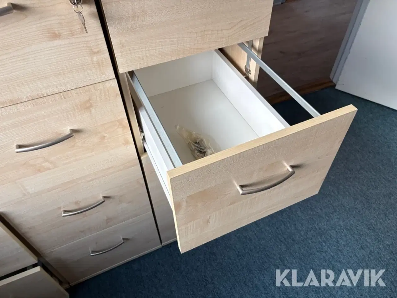 Billede 11 - Stort lot med kontormøbler