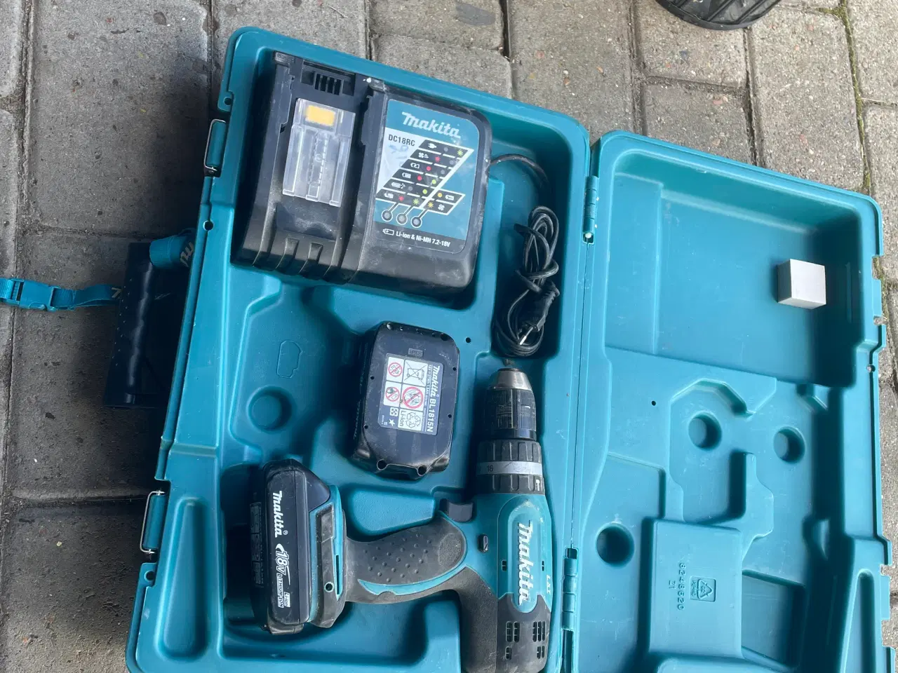 Billede 4 - Makita boremaskine 18v med 2 batteri oplader 