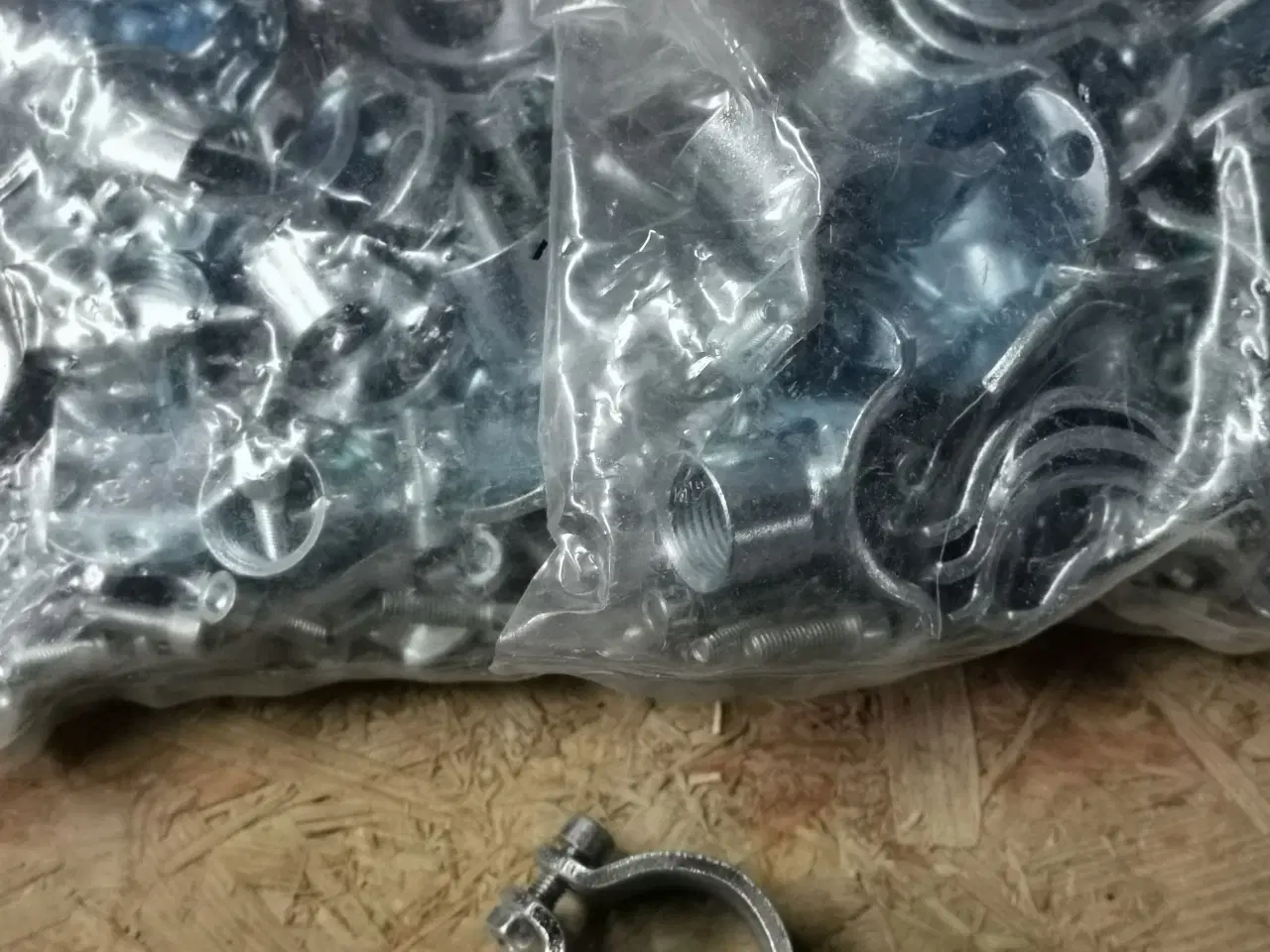 Billede 1 - Anboringsbøjler, 50stk, 1 tomme, nye