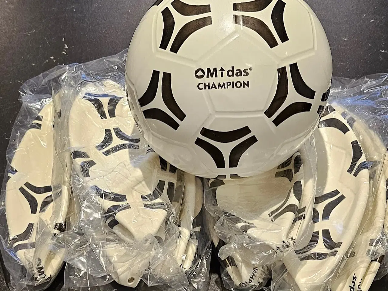 Billede 1 - 9 stk. Midas Champion Fodbold 250g plast