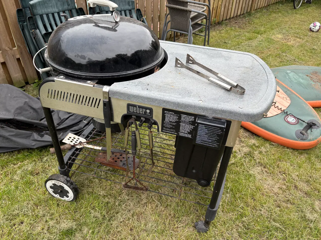 Billede 3 - Bortgives gratis - Weber-grill med anretterbord