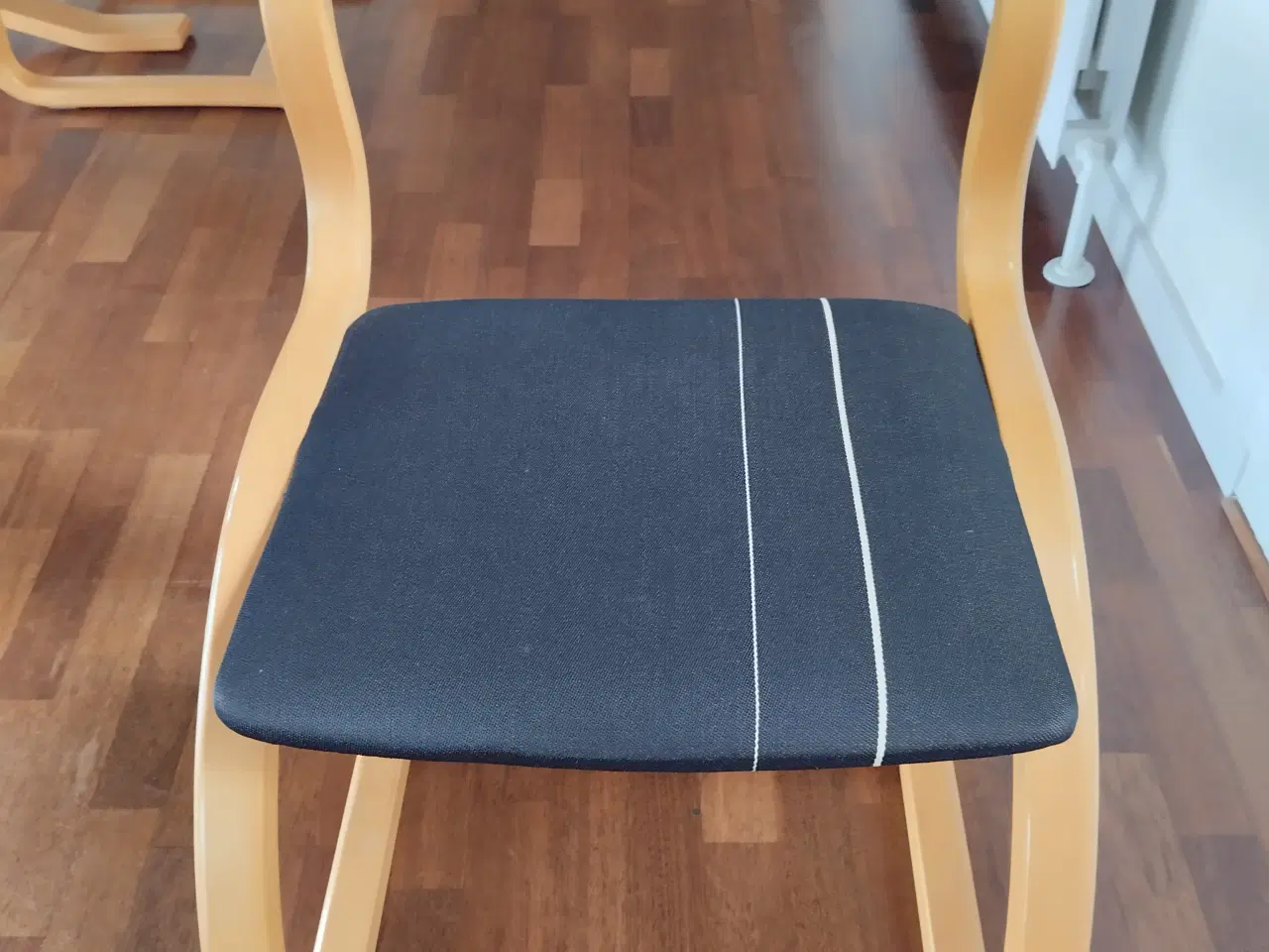 Billede 2 - Spisebord med 6 stole