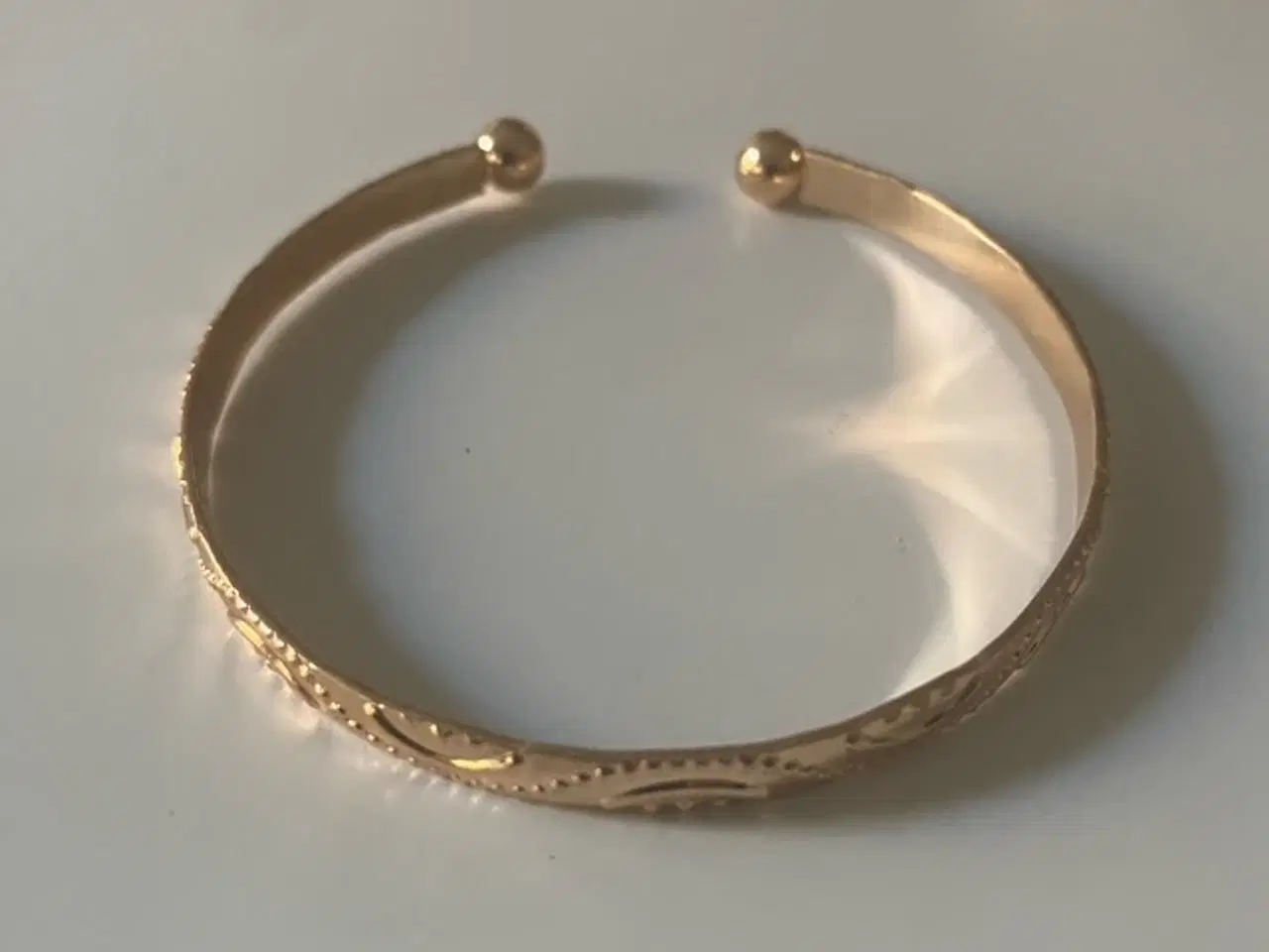 Billede 1 - * Flot armring - med mønster
