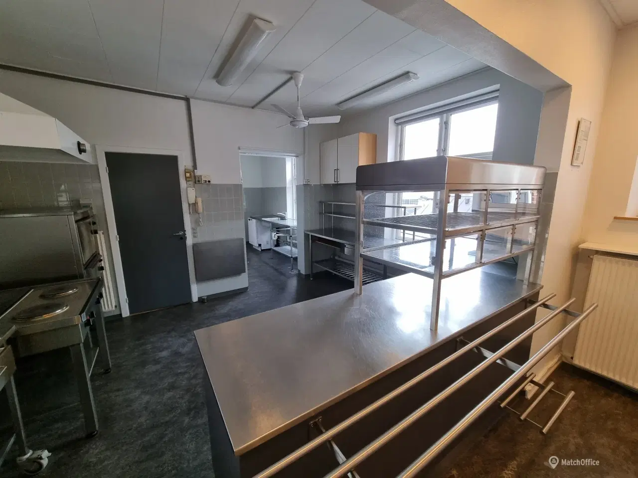 Billede 8 - Flotteste erhvervslejemål - på 2. sal - med fantastisk beliggenhed