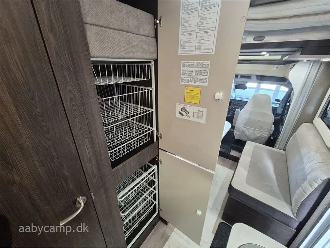 Billede 17 - 2020 - Benimar Tessoro 481 Aut.   Nk pakke. Automatgear. solcelle. Lithium Batteri. 2000w Inverter. Markise. A/C i bodel. Elektriske støtteben. Bemærk kun 20,000 Km!!!!!