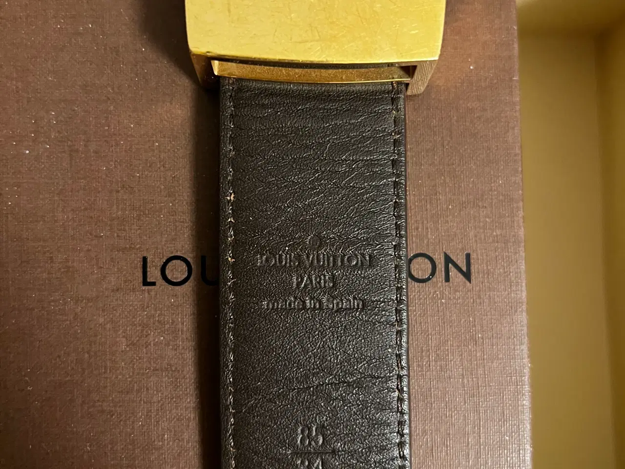 Billede 2 - LV bælte med vendbart spænde brunlæder/monogram