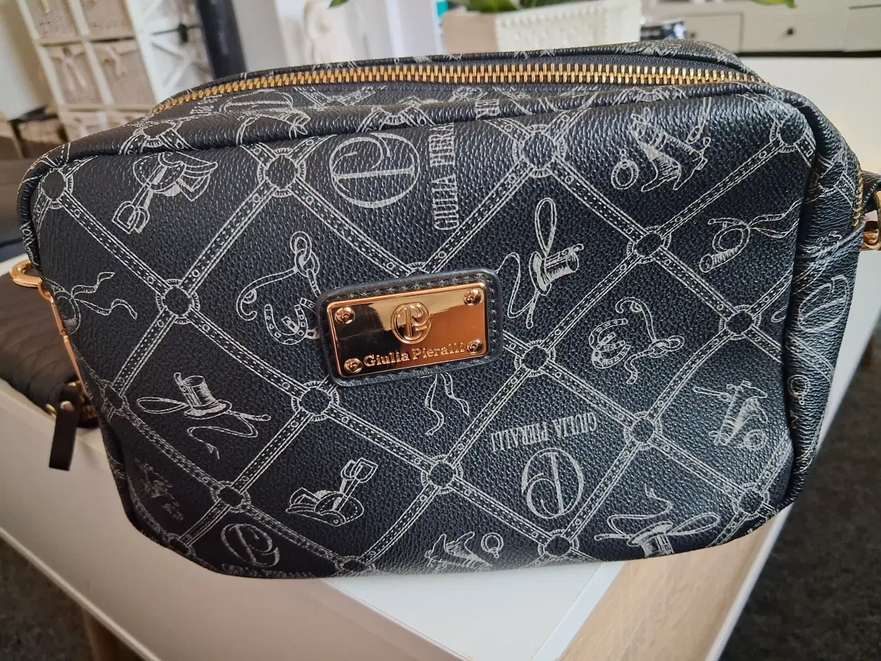 Billede 1 - Guiella pieralla taske