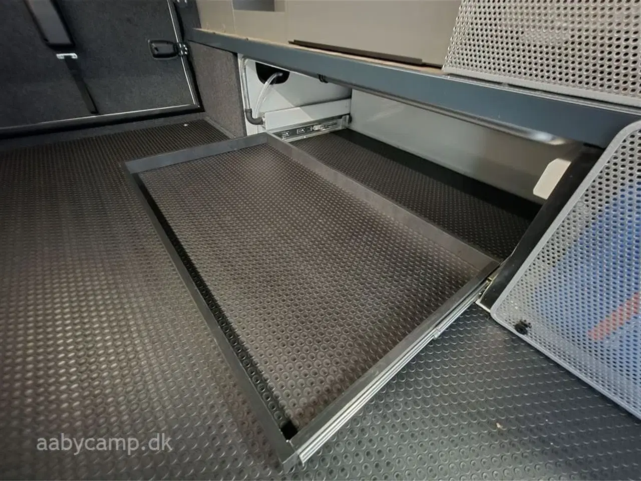Billede 36 - 2025 - Niesmann+Bischoff Arto 78   solceller. 3x150 Ah lithium batterier. 3000w inverter. Elektrisk markise. Udv. gas/vand. Helårsdæk. 2x TV. Duo control. luft undervogn. Hydrauliske støtteben.