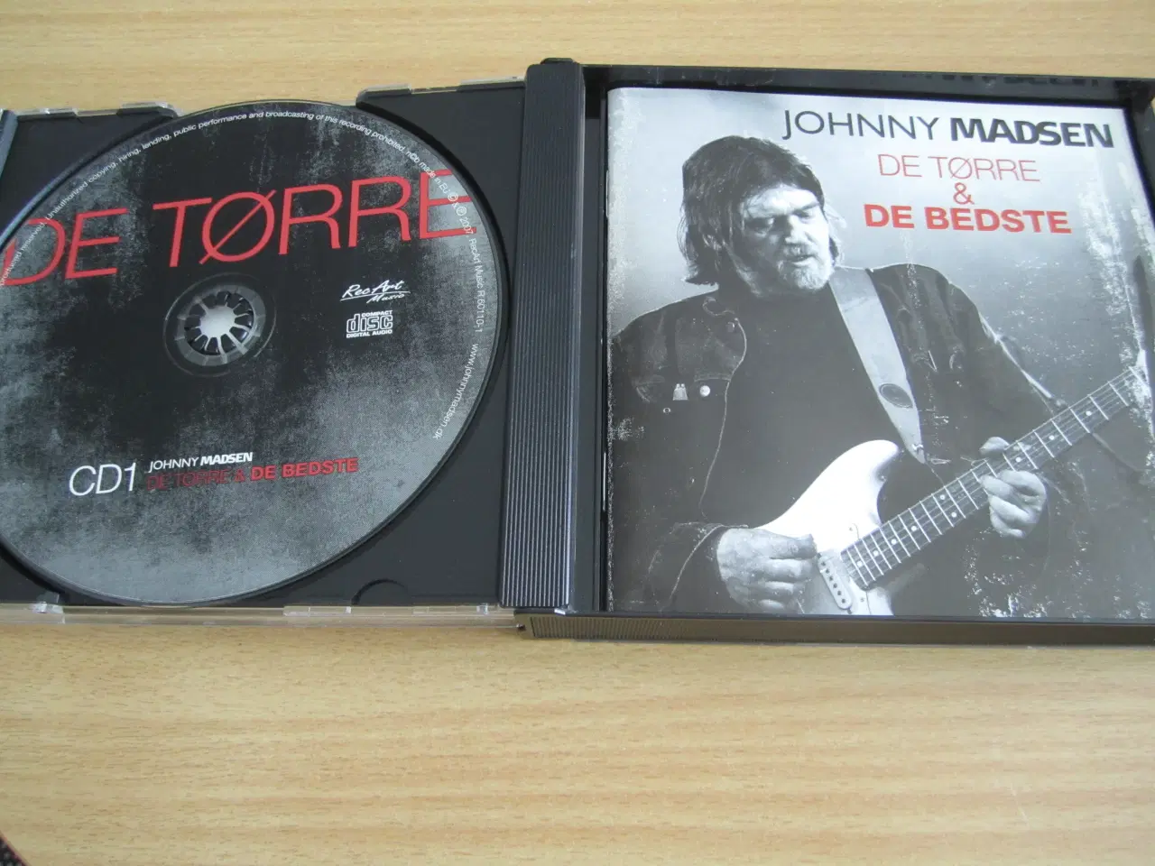 Billede 2 - JOHNNY MADSEN. DE TØRRE & DE BEDSTE.