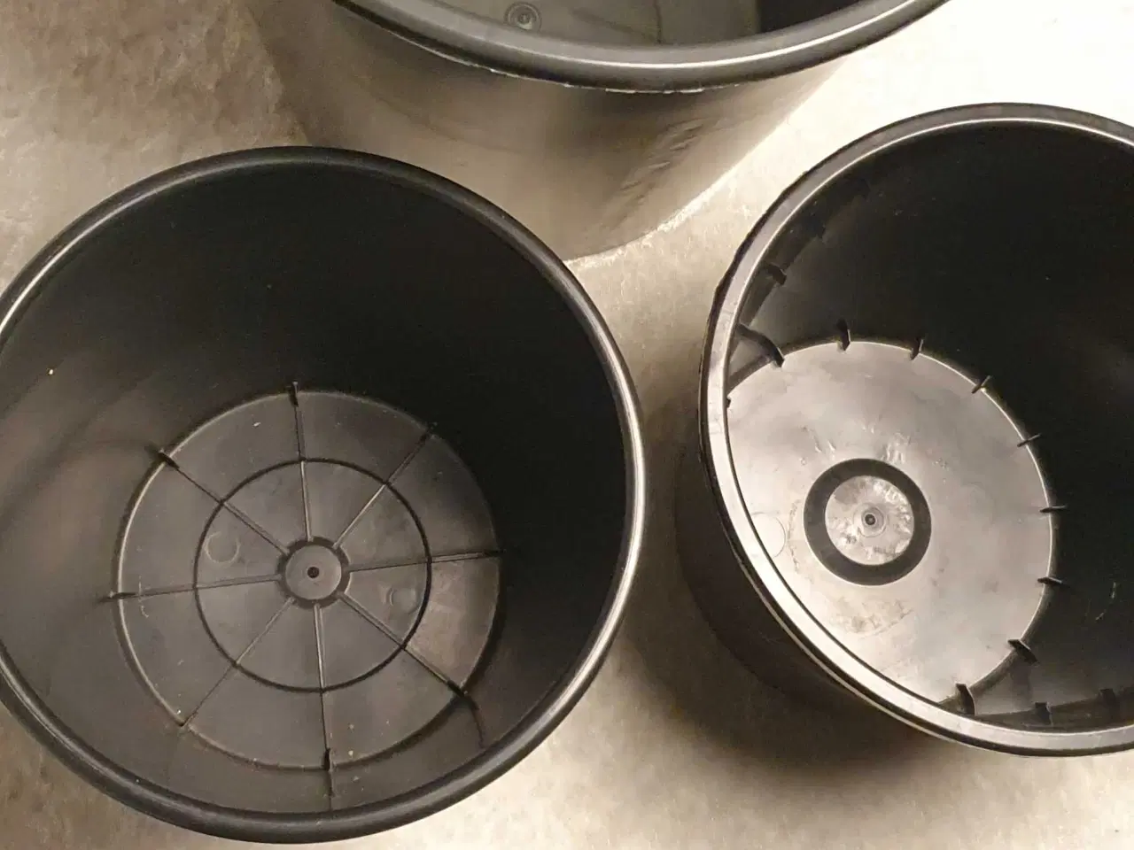 Billede 3 - Spande, opbevaring i sort plast