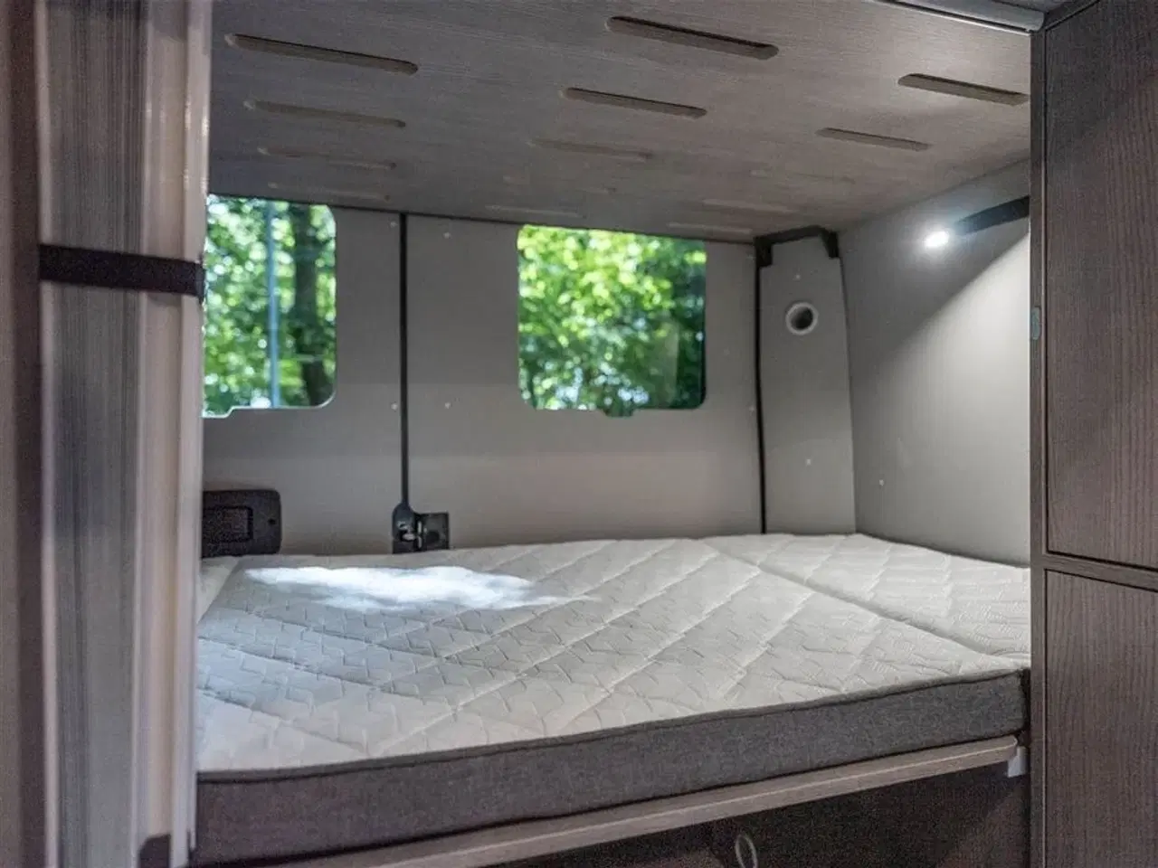 Billede 14 - 2026 - FURGOK XPACE 600 FAMILY North Van med plads til 5 personer!