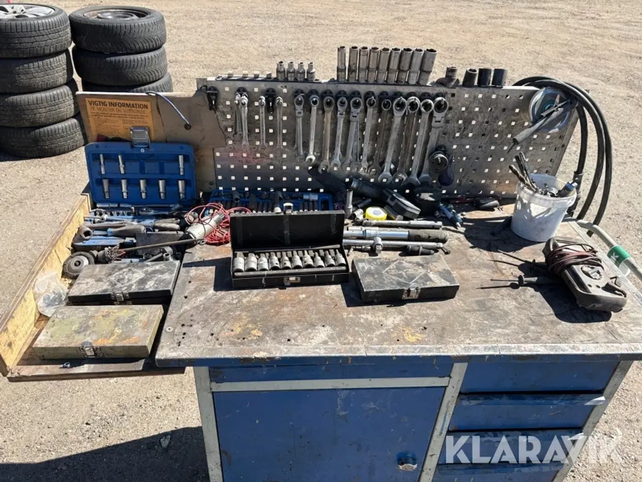 Billede 9 - Værkstedsvogn med indhold