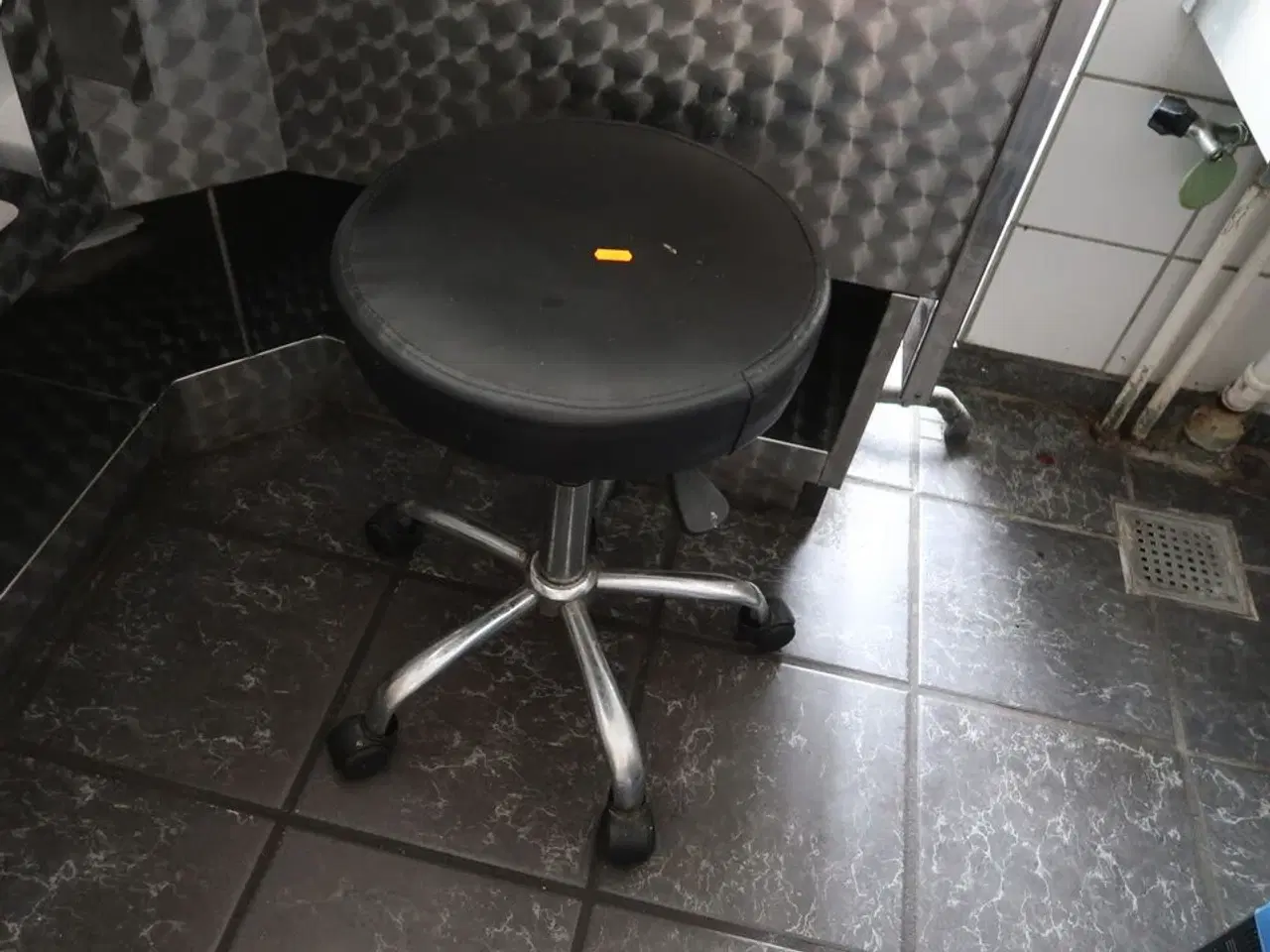 Billede 1 - Skammel samt 2 stk. stole