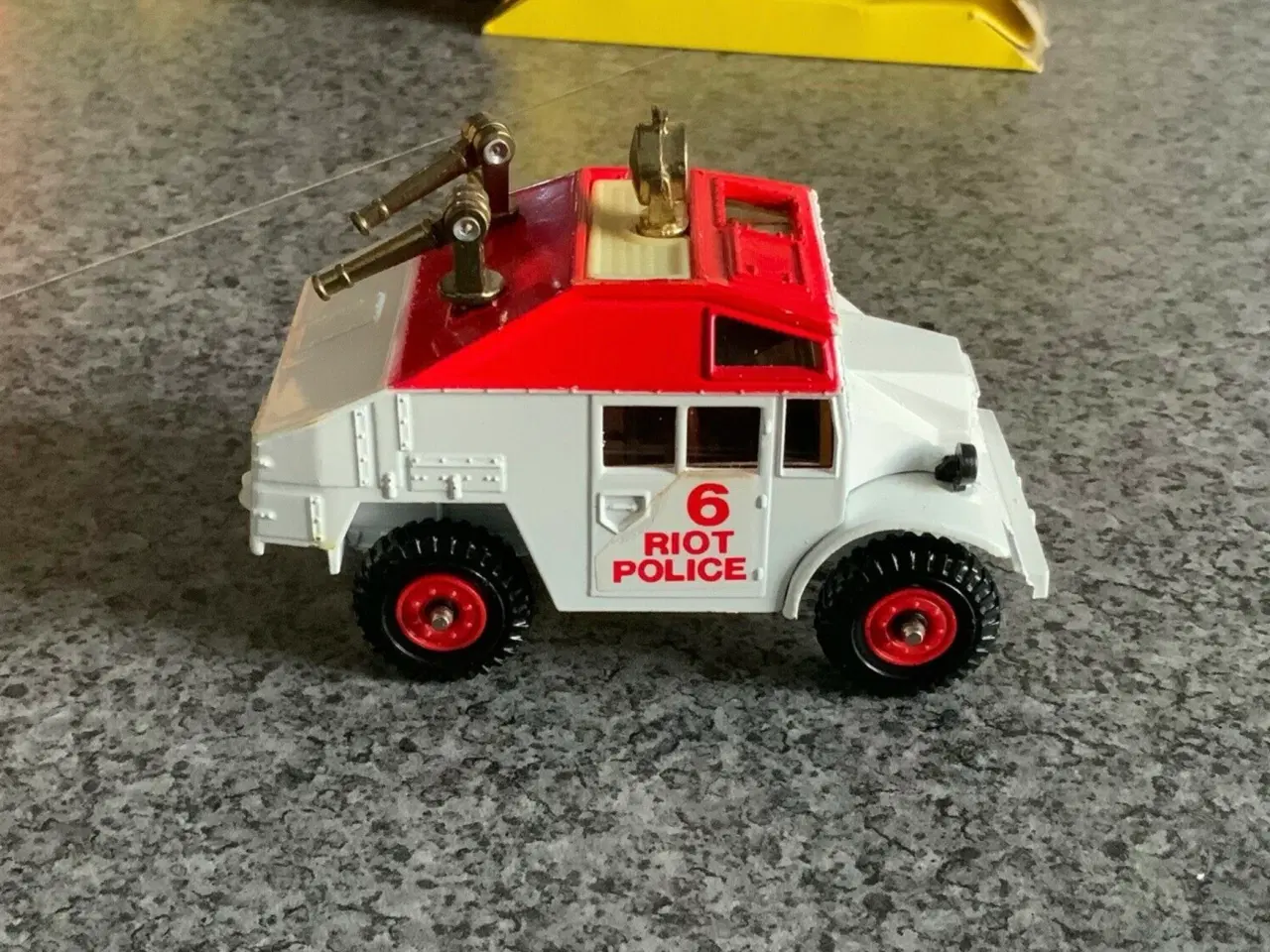 Billede 3 - Corgi Toys No. 422 Riot Police, scale 1:36