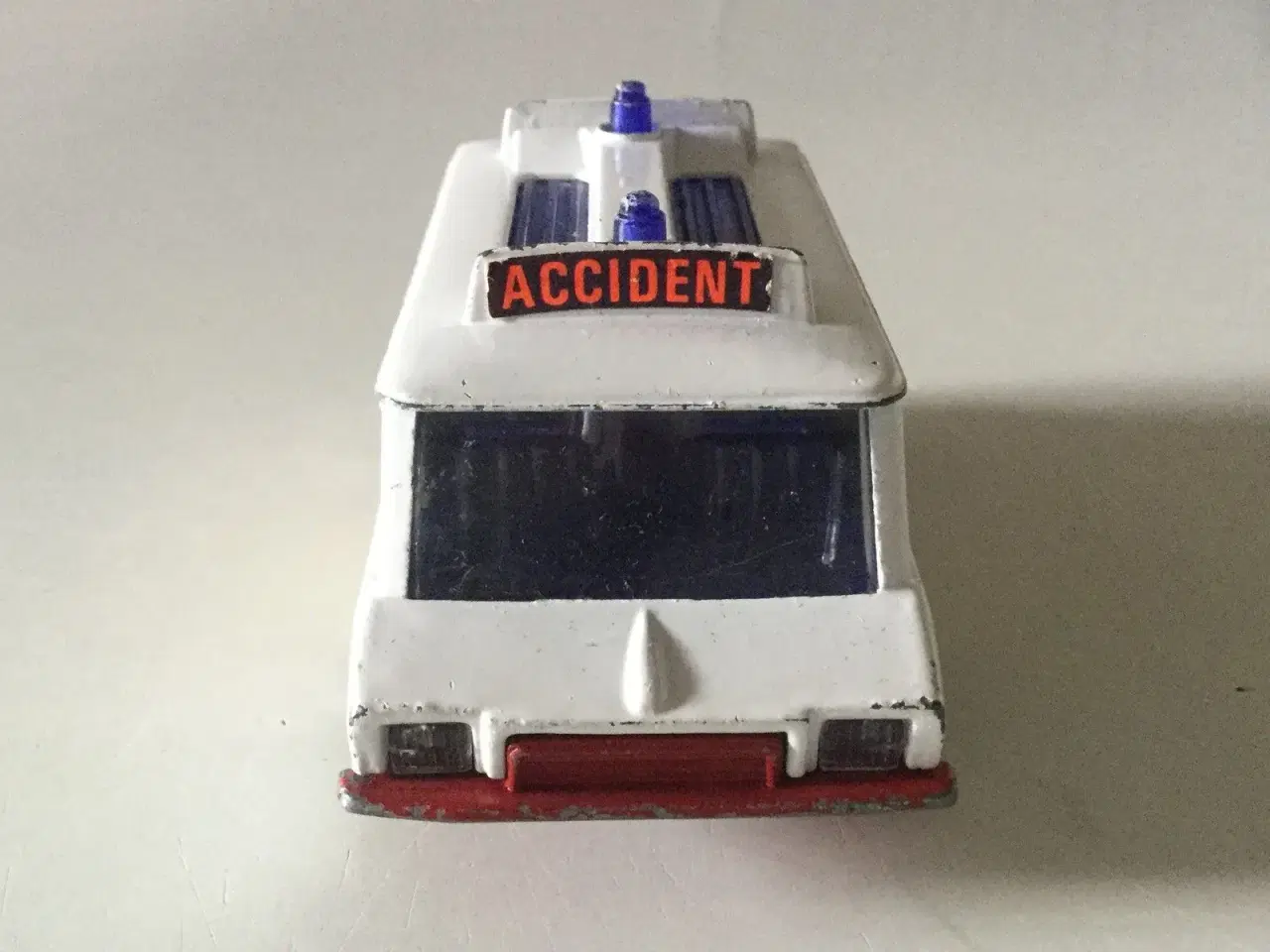 Billede 3 - Ældre Corgi ambulance