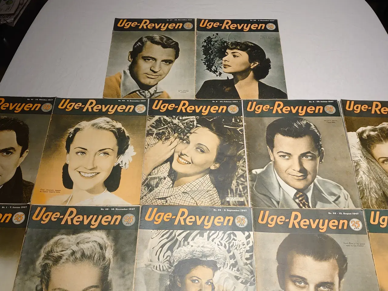 Billede 2 - 21 stk Uge-Revyen fra 1947. Format (21,5 x 27)cm