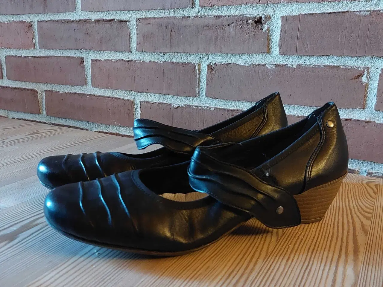 Billede 1 - Flotte Riekersko med hæl.