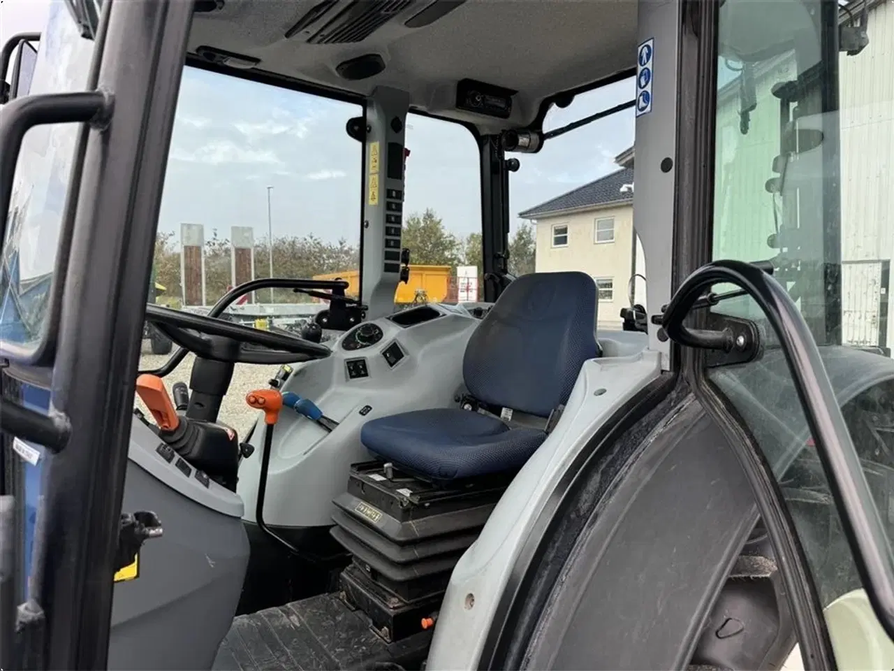 Billede 10 - New Holland T4.100F smalsporstraktor