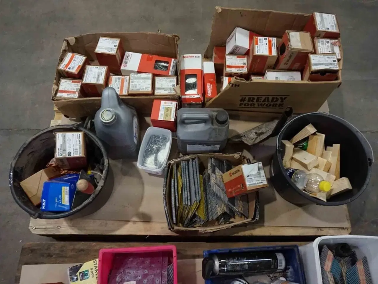 Billede 9 - 2 paller med hyldevarer fra firmabil