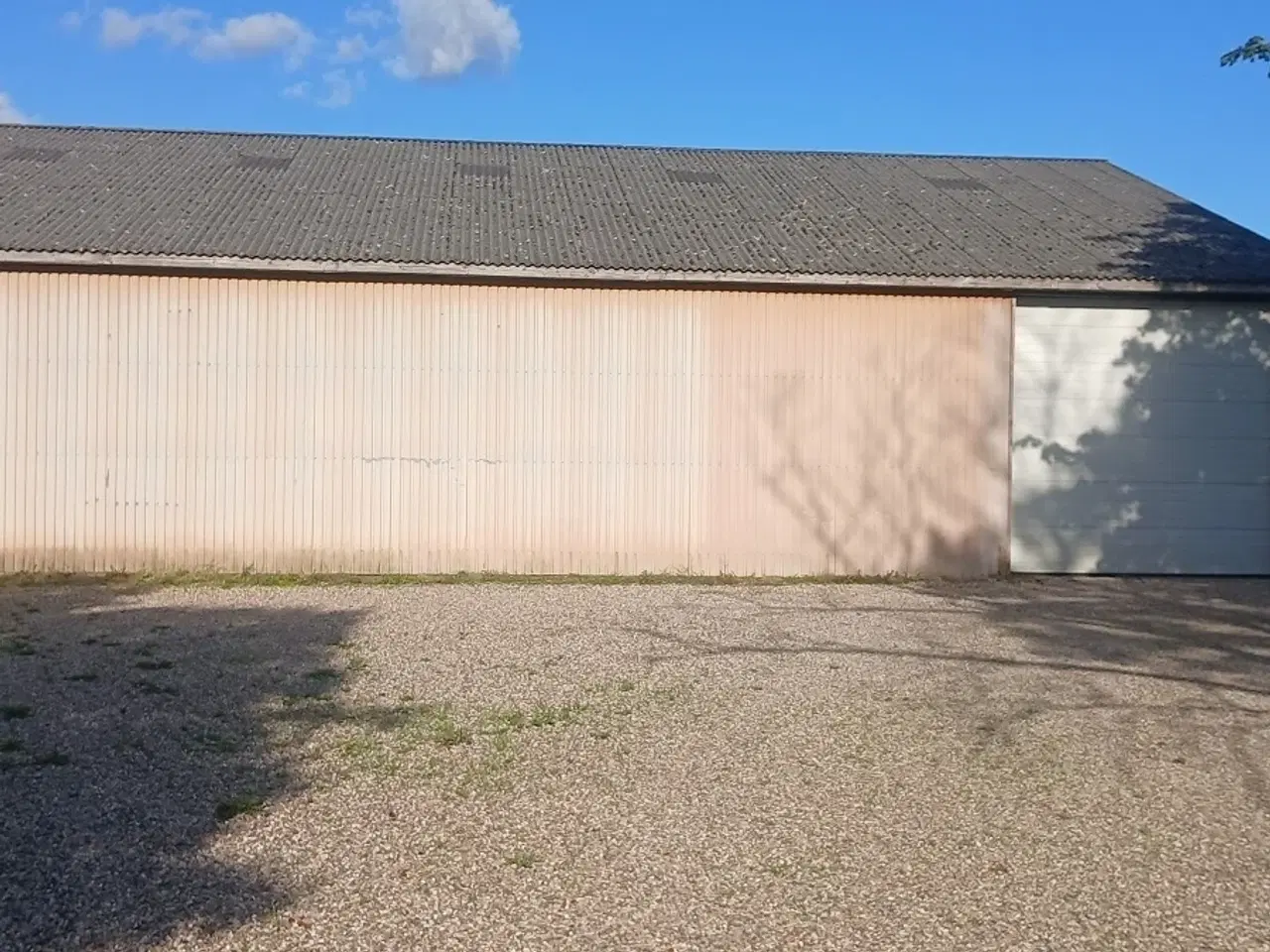 Billede 1 - Højloftet kold lager til leje på Ryvej 60. Østbrik