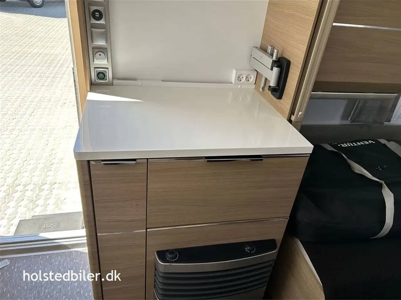Billede 8 - 2019 - Adria Adora 572 UT   Enkeltsenge og ende bad/wc