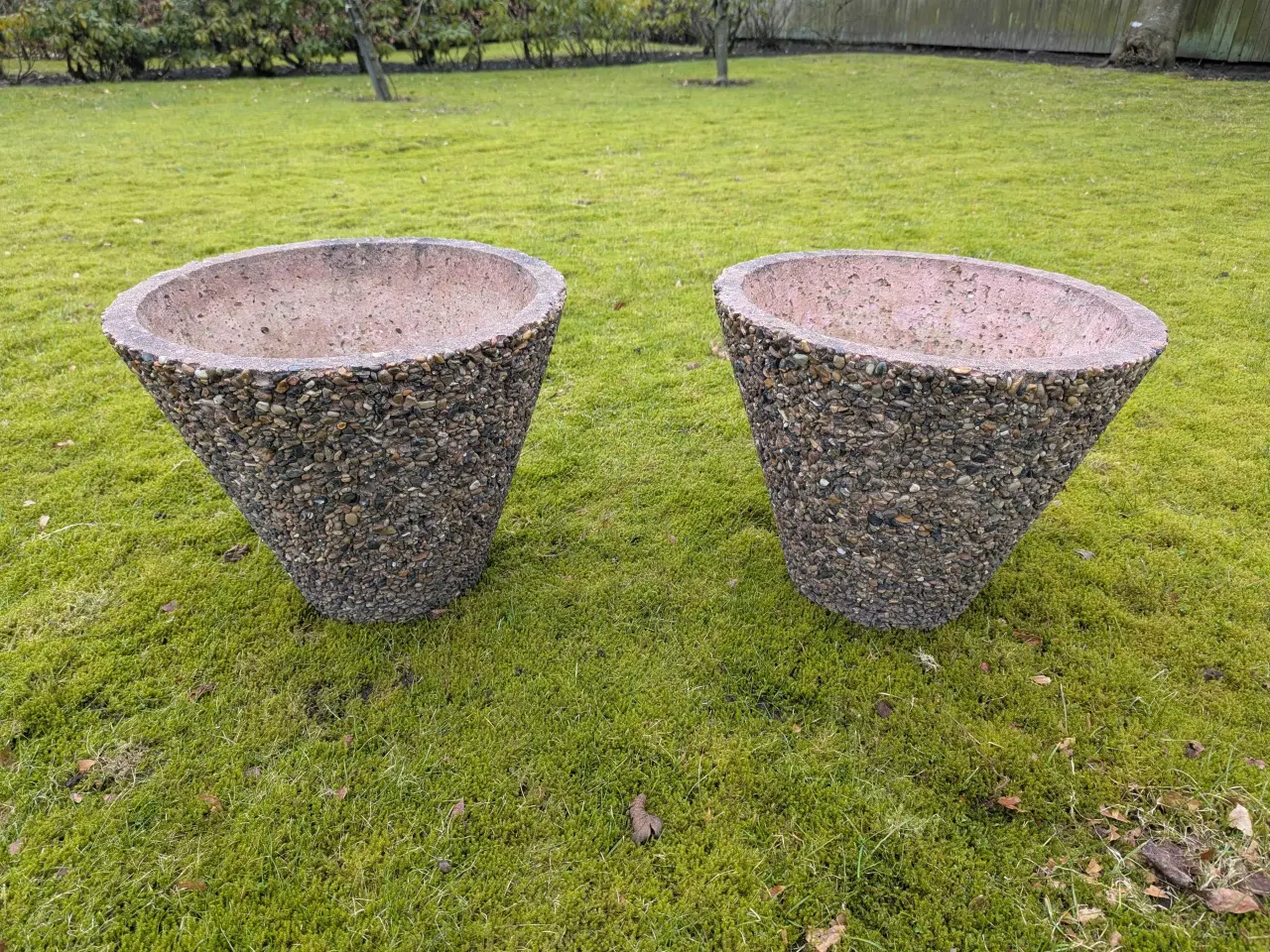 Billede 3 - 2 store Havekrukker/plantekrukker