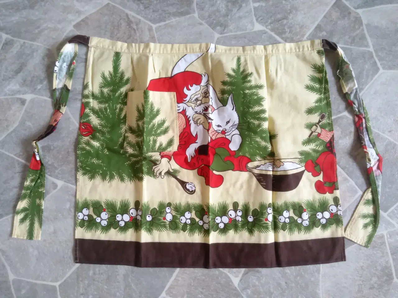 Billede 13 - Julepynt, krus, lysestager, nissehuer m.m.