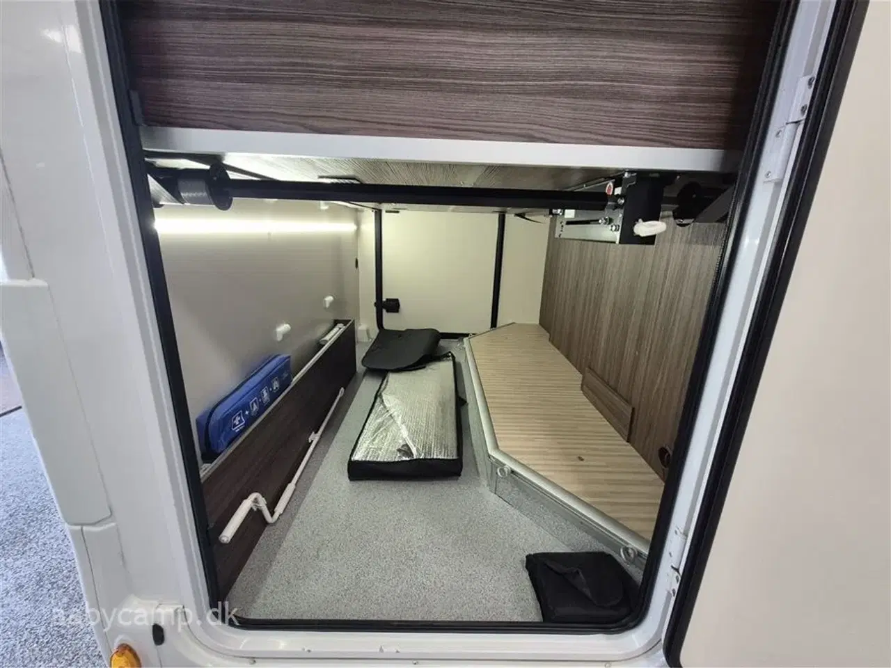 Billede 23 - 2019 - Benimar Tessoro 442   NK pakke. Automatgear. 95 Ah Batteri. solcelle. markise.  varme på spildevand. en ejer fra ny.  fuld service hos Ford inkl. tandrem. undervognsbehandlet.