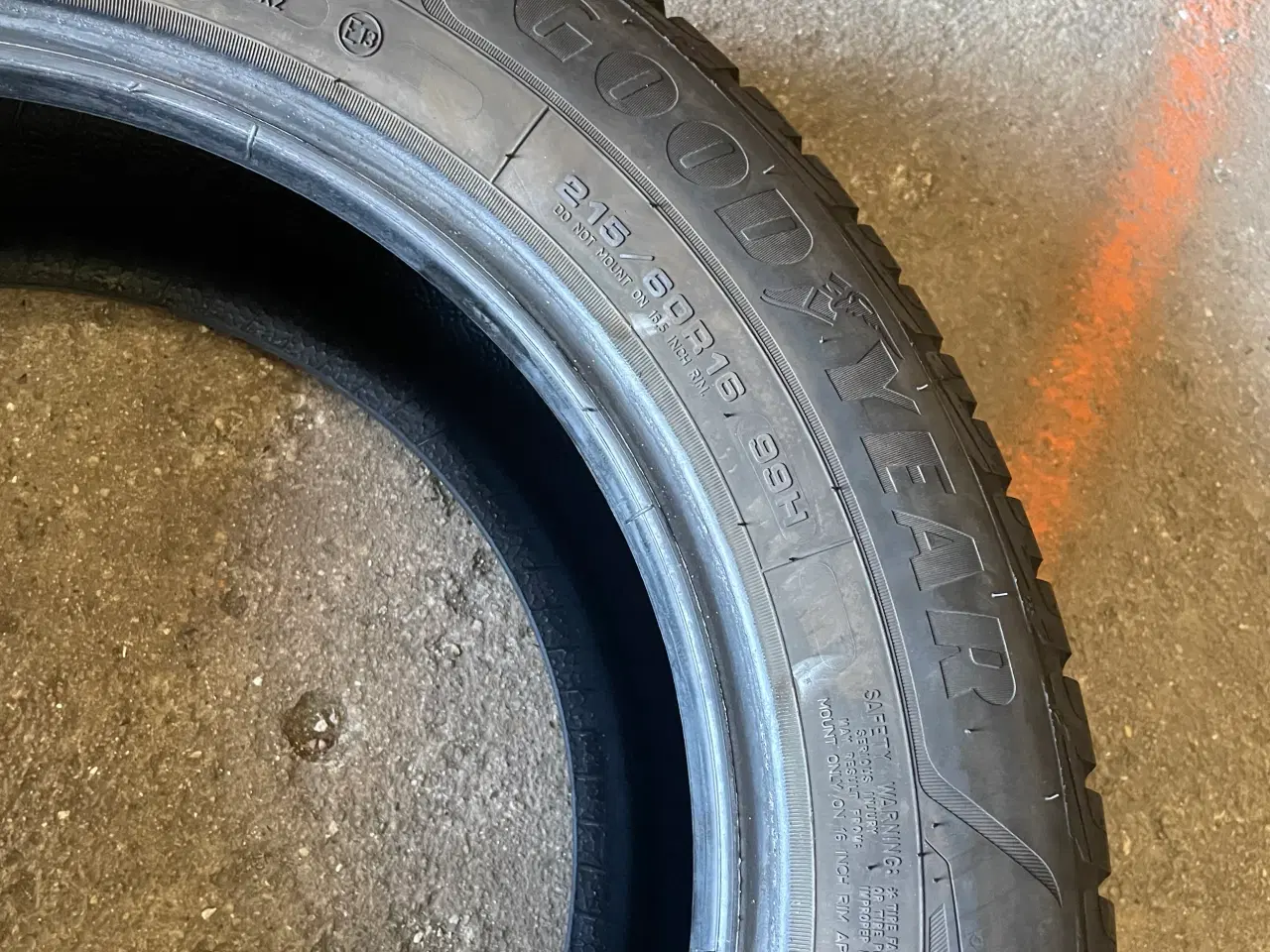 Billede 3 - 16 GoodYear 215/60r16 Ref.W34 vinter