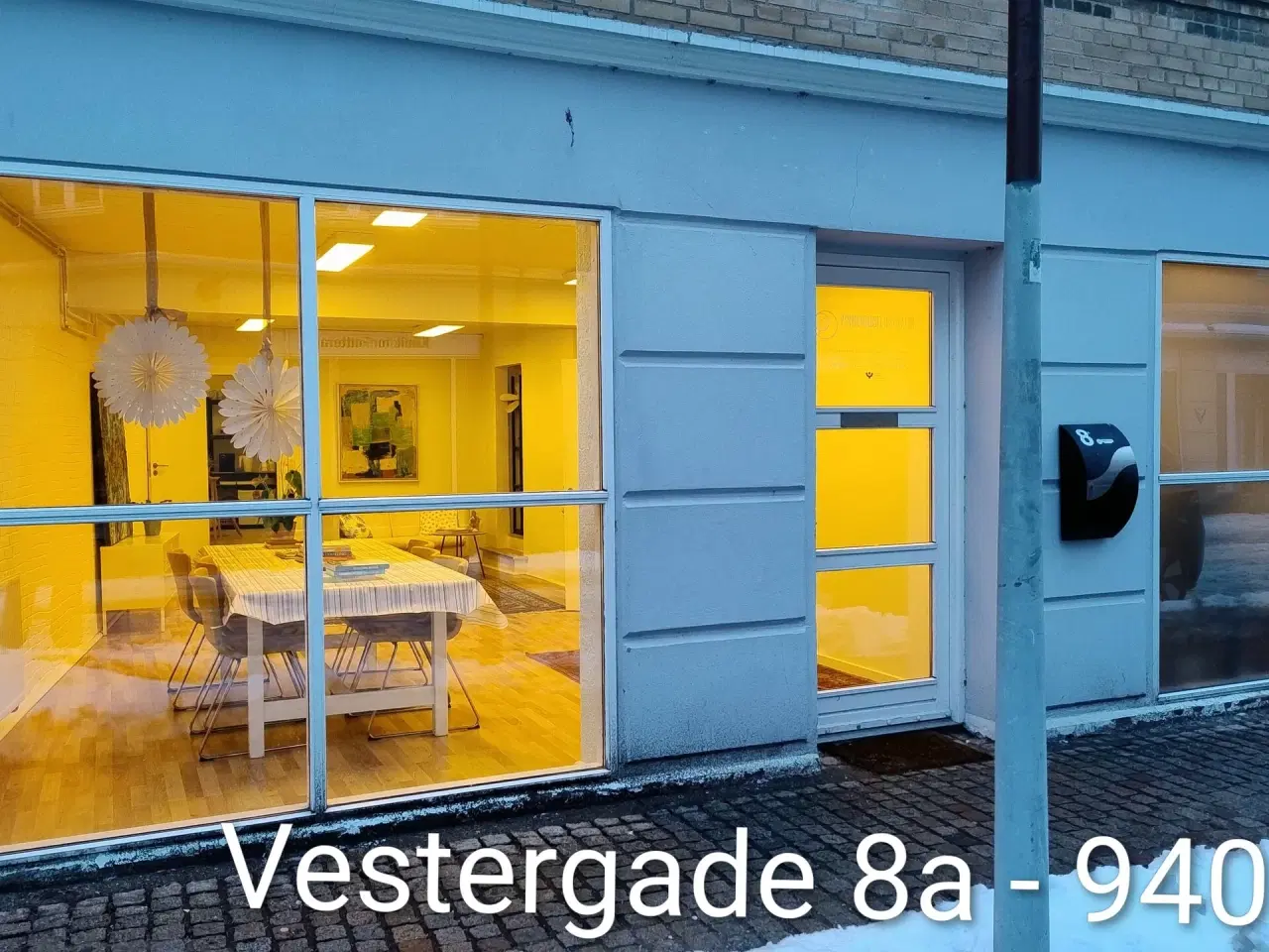 Billede 1 - Nyrenoveret lejemål med central beliggenhed