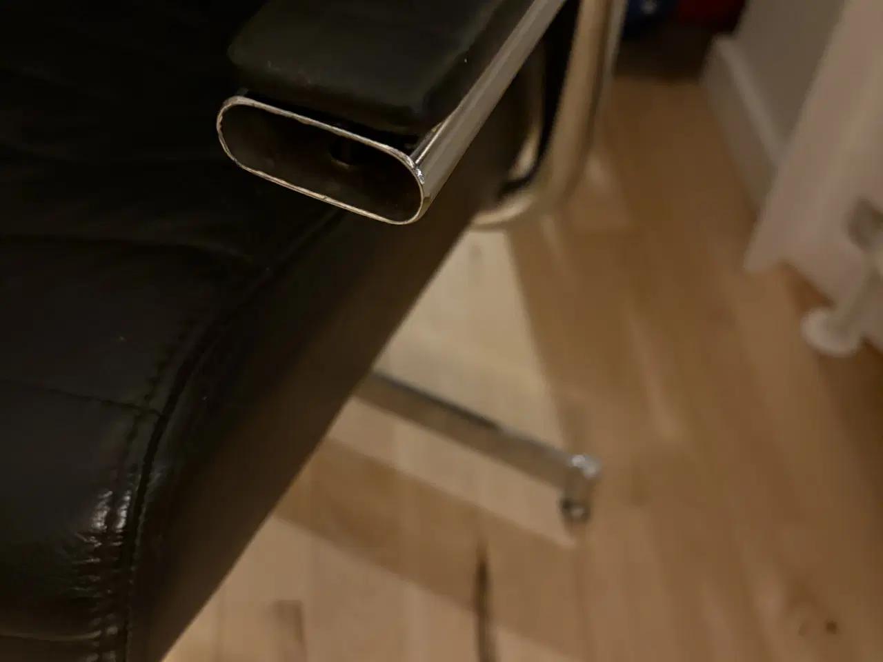 Billede 3 - Læderstol med vippfunktion