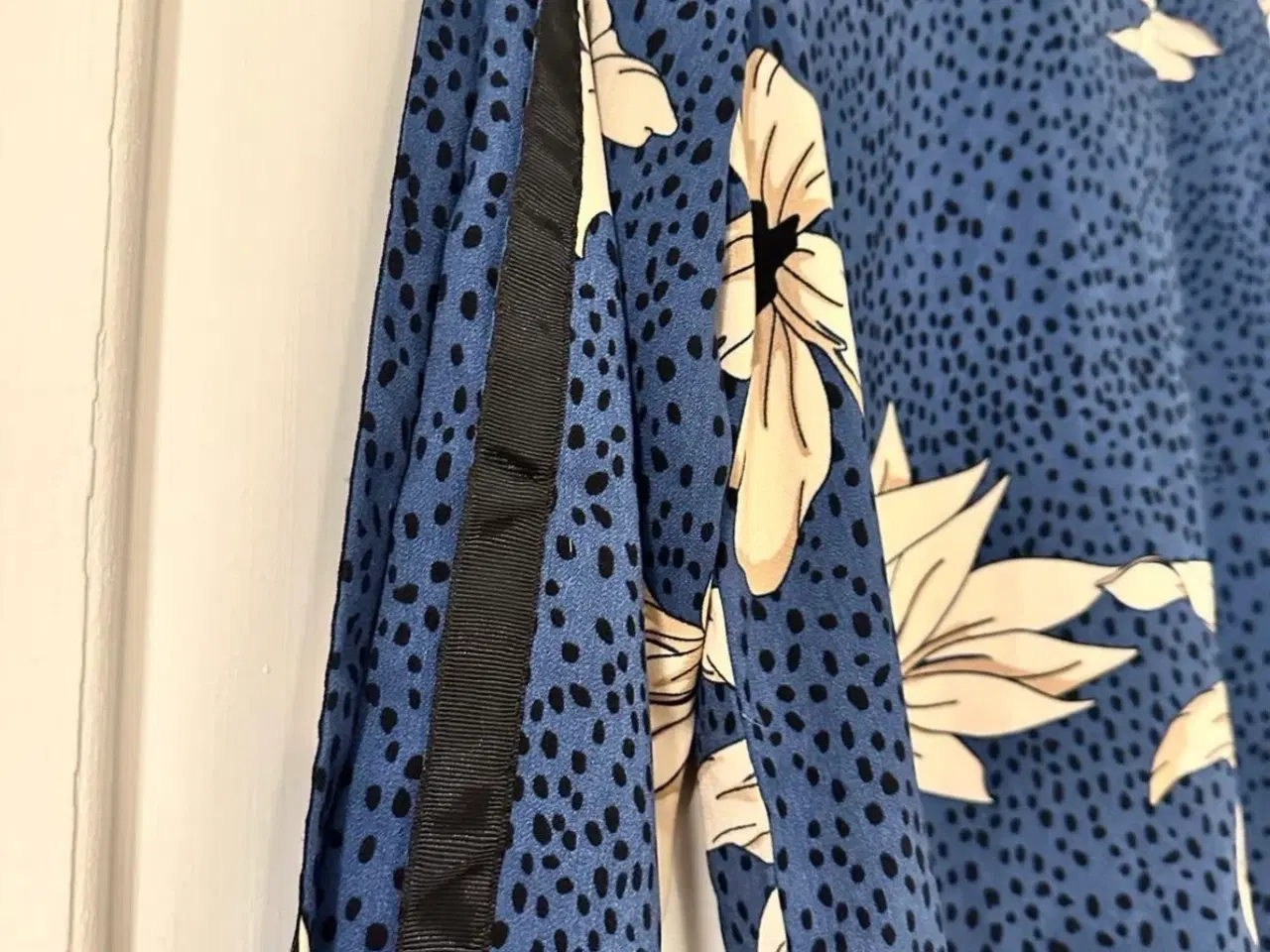 Billede 3 - Only blå mønsteret bluse - str. 34