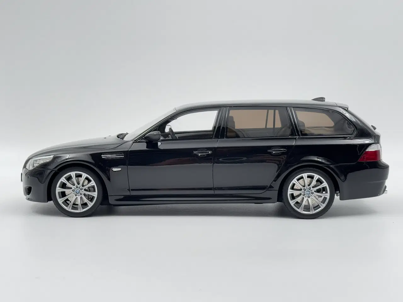 Billede 2 - 2005 BMW M5 E61 - Limited Edition - 1:18