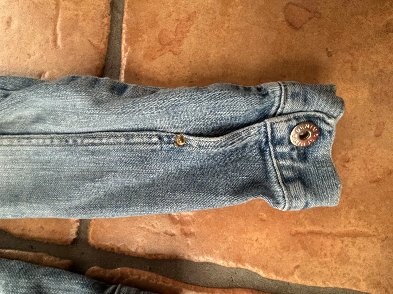 Billede 2 - H&M denimjakke til pige str 158 blå