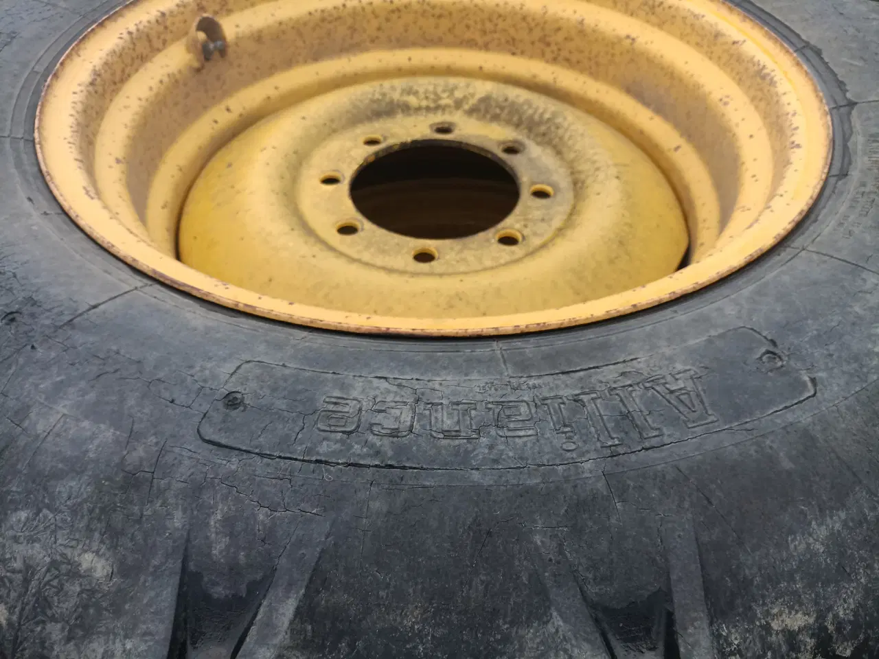 Billede 3 - Traktor dæk 16.9/14-30