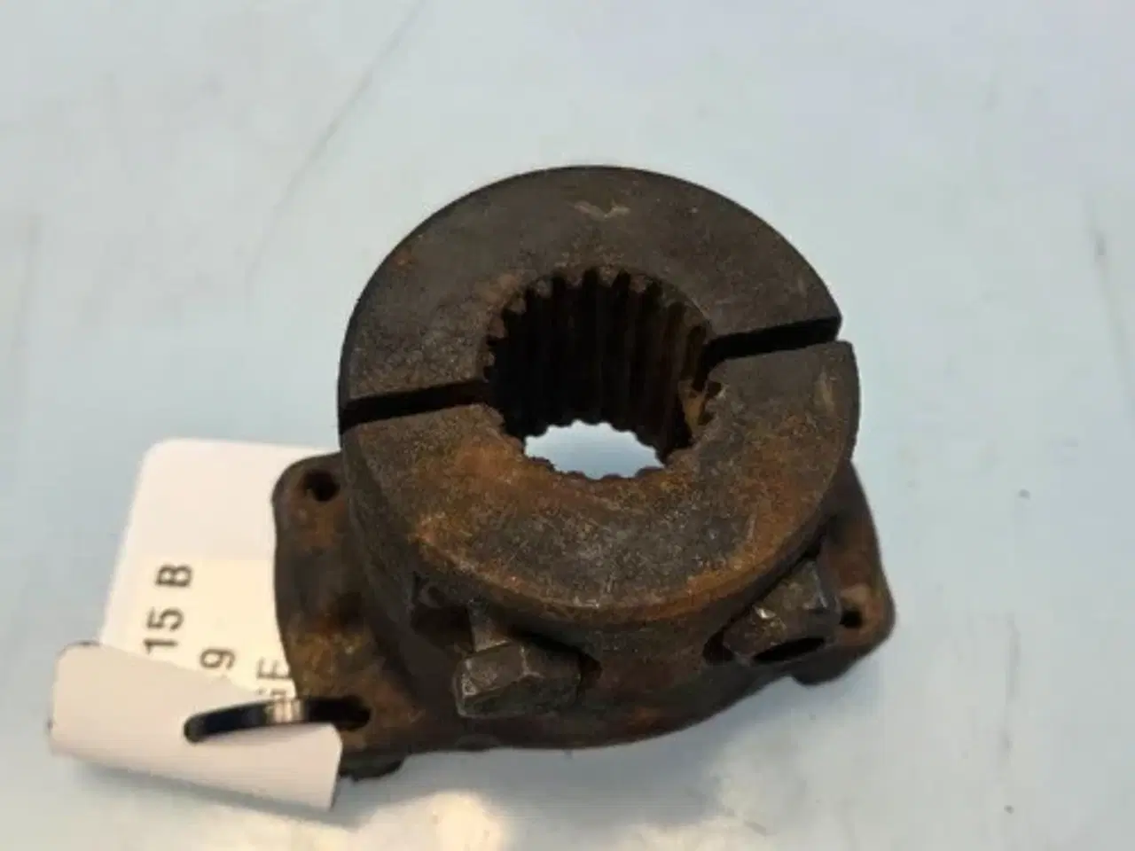 Billede 12 - New Holland LB115B Flange 9968049