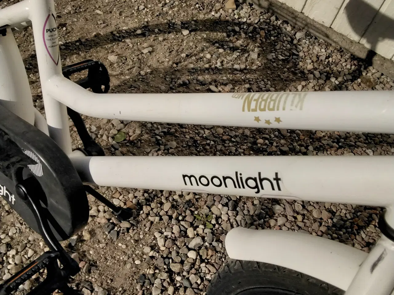 Billede 2 - Drengecykel 20" 1 gear, i pæn stand, hvid med FCK