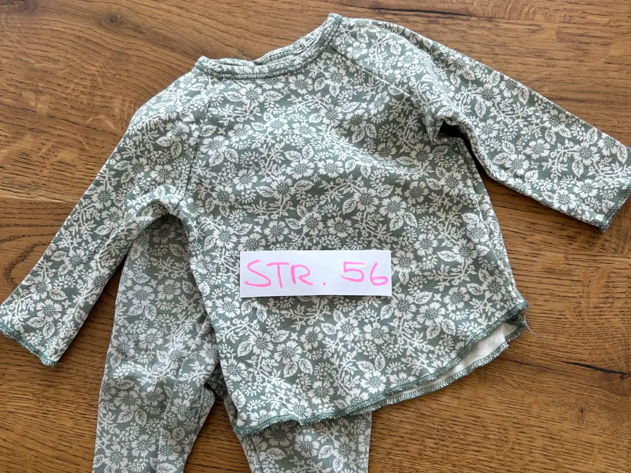 Billede 11 - Babytøj til pige str 56