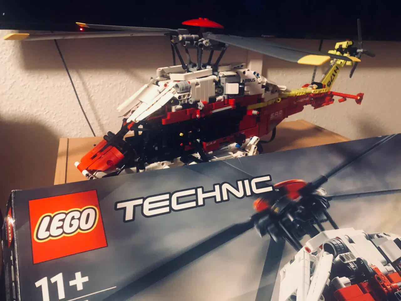 Billede 2 - Lego Technic 42175 H175 Airbus