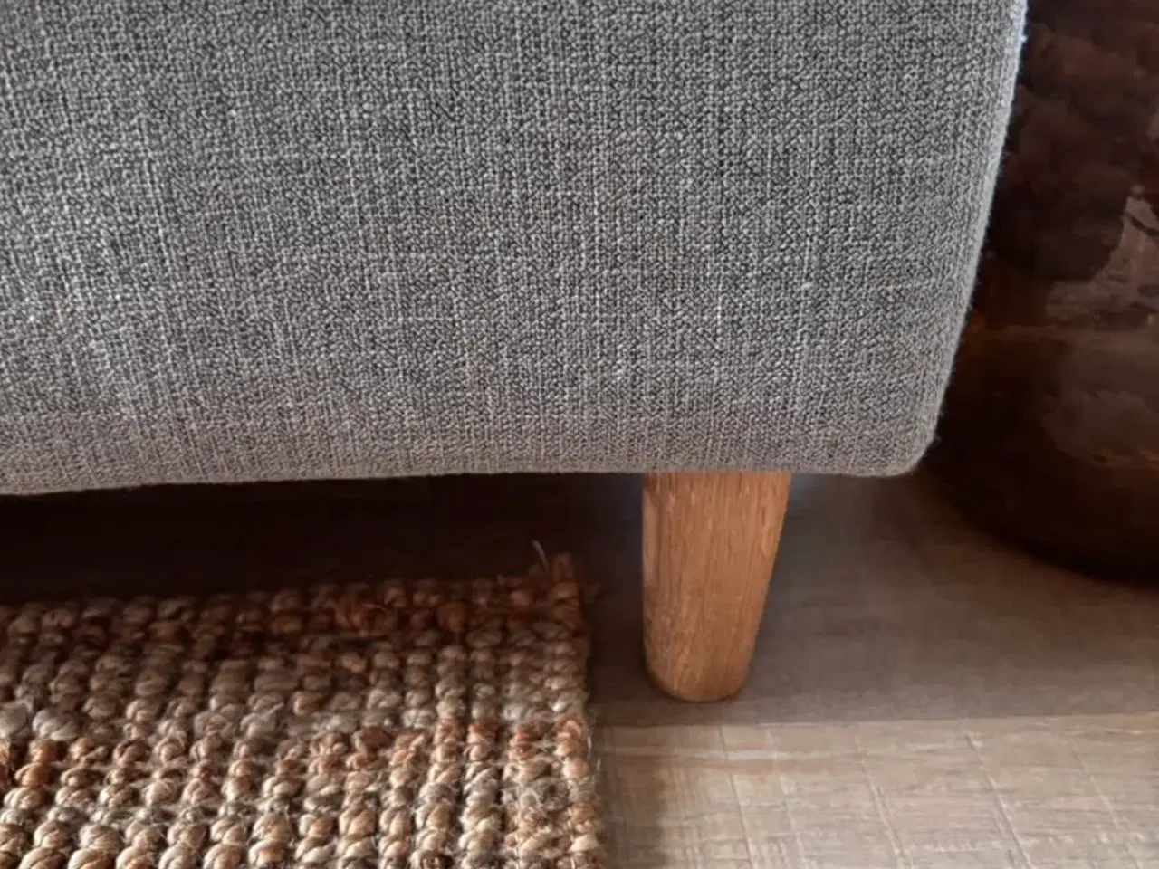 Billede 4 - Flot lys sofa i uld stof