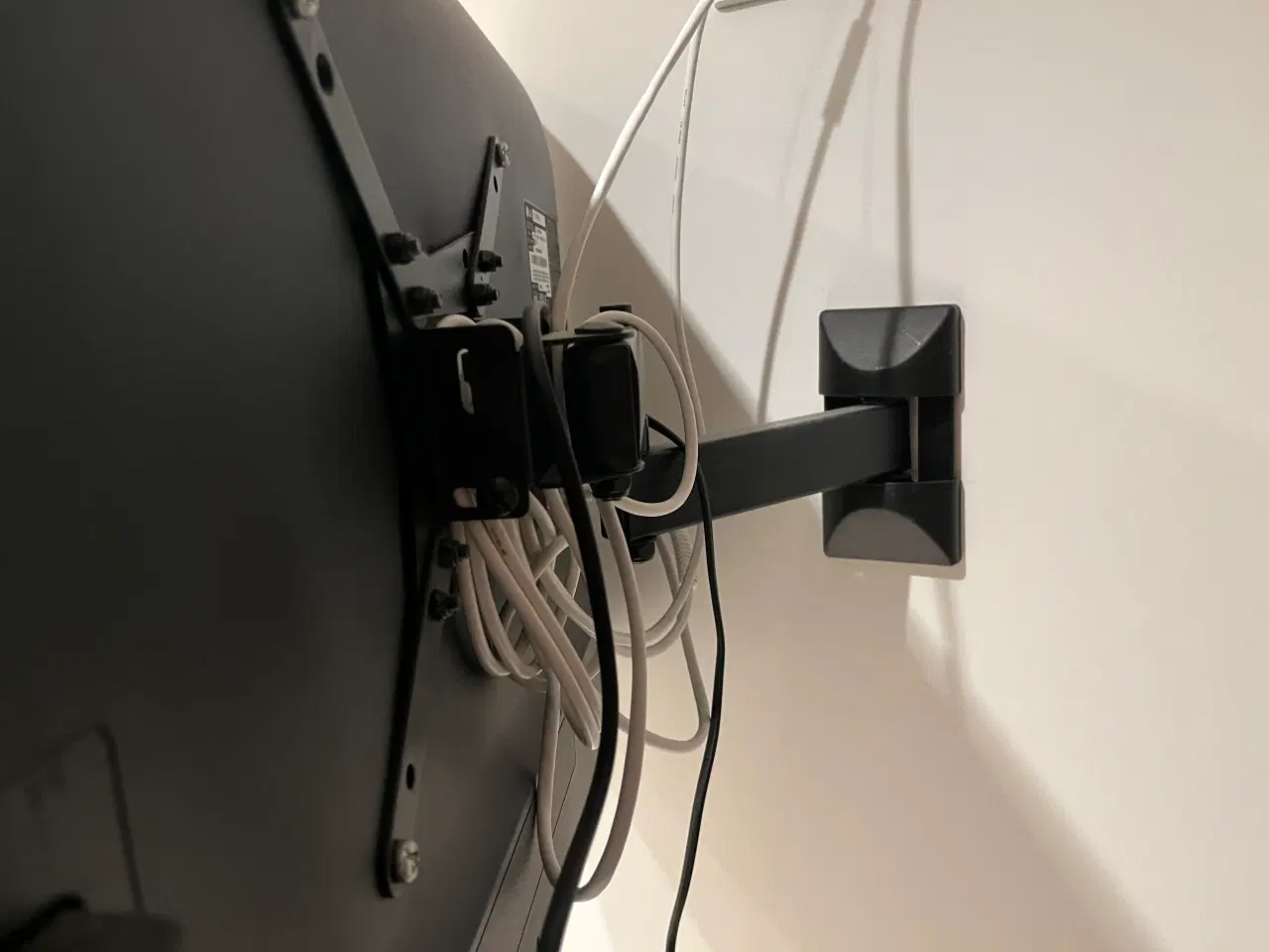 Billede 3 - LG 32 tommer TV med drejbar vægbeslag.