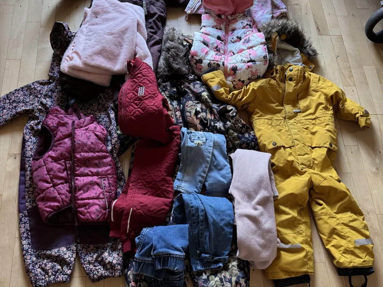 Billede 2 - Pigetøj og flyvedragt 