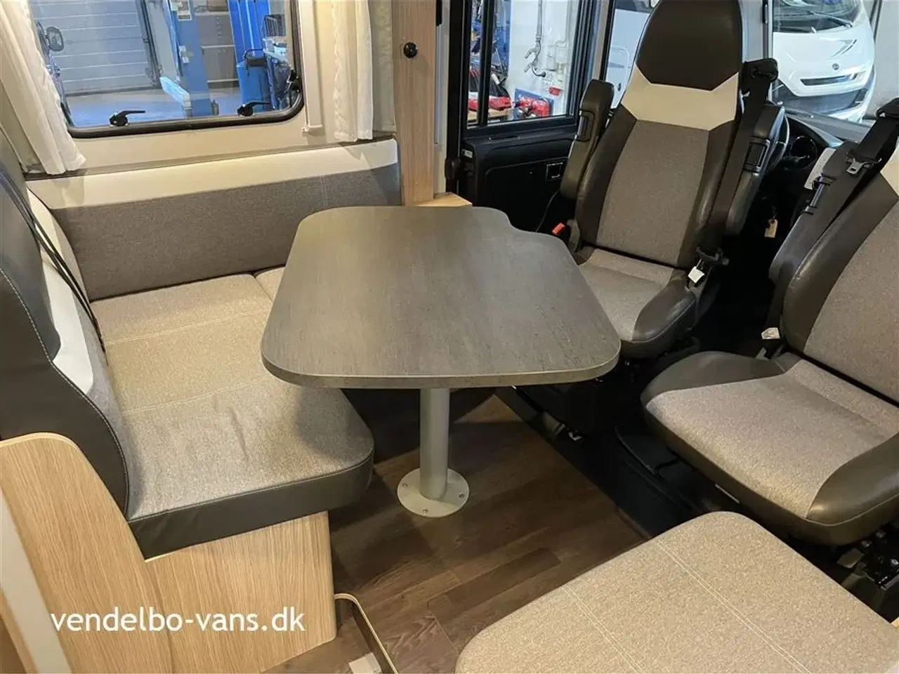 Billede 13 - 2020 - SunLight I 69 L Aut.   Bemærk det lave km tal - 160 HK - 9 trins automatgear