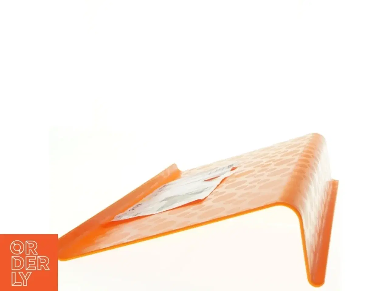 Billede 1 - Orange skriveunderlag/Laptopholder fra IKEA (str. 42 x 31 cm)