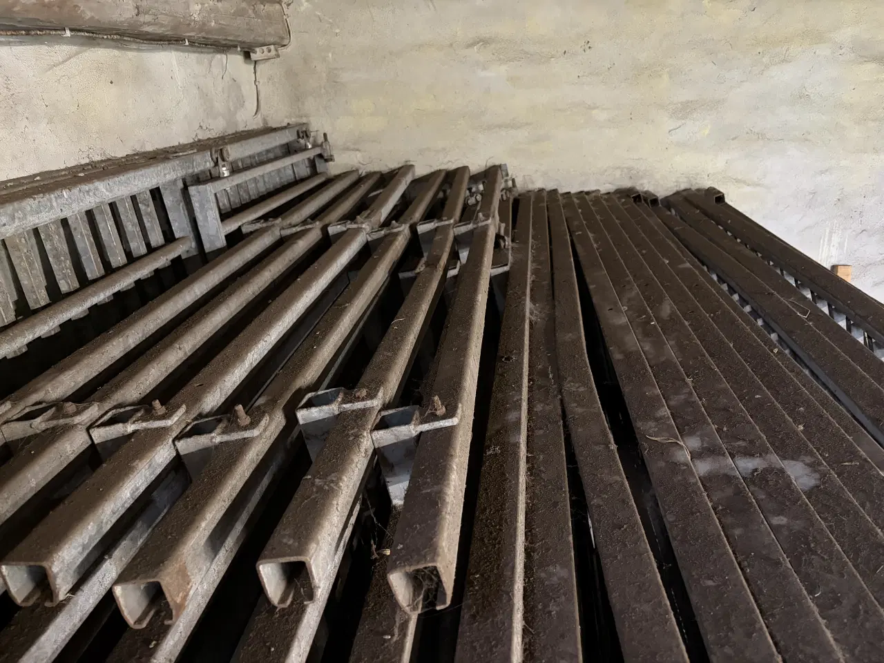 Billede 2 - Galvaniserede hestebokse 7 stk (22 døre/vægge)