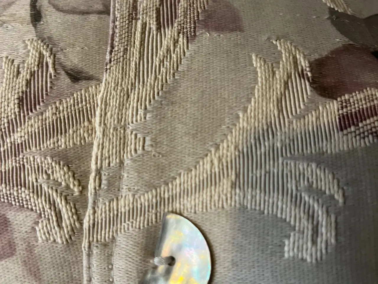 Billede 4 - Smuk Lene Bjerre pyntepude med perlemorsknapper