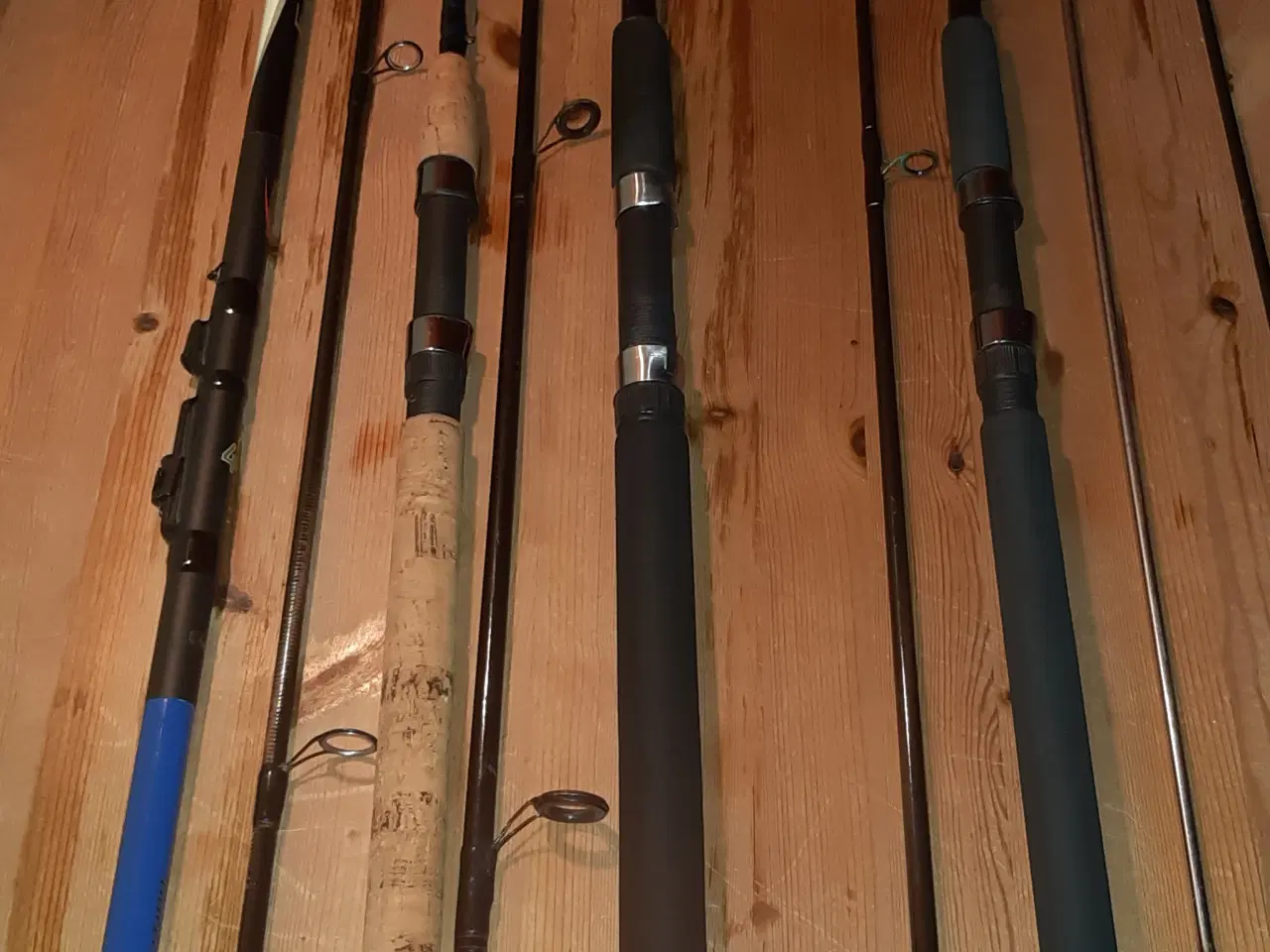 Billede 1 - Fiskestænger 4 stk. Brugt få gange, samlet pris.