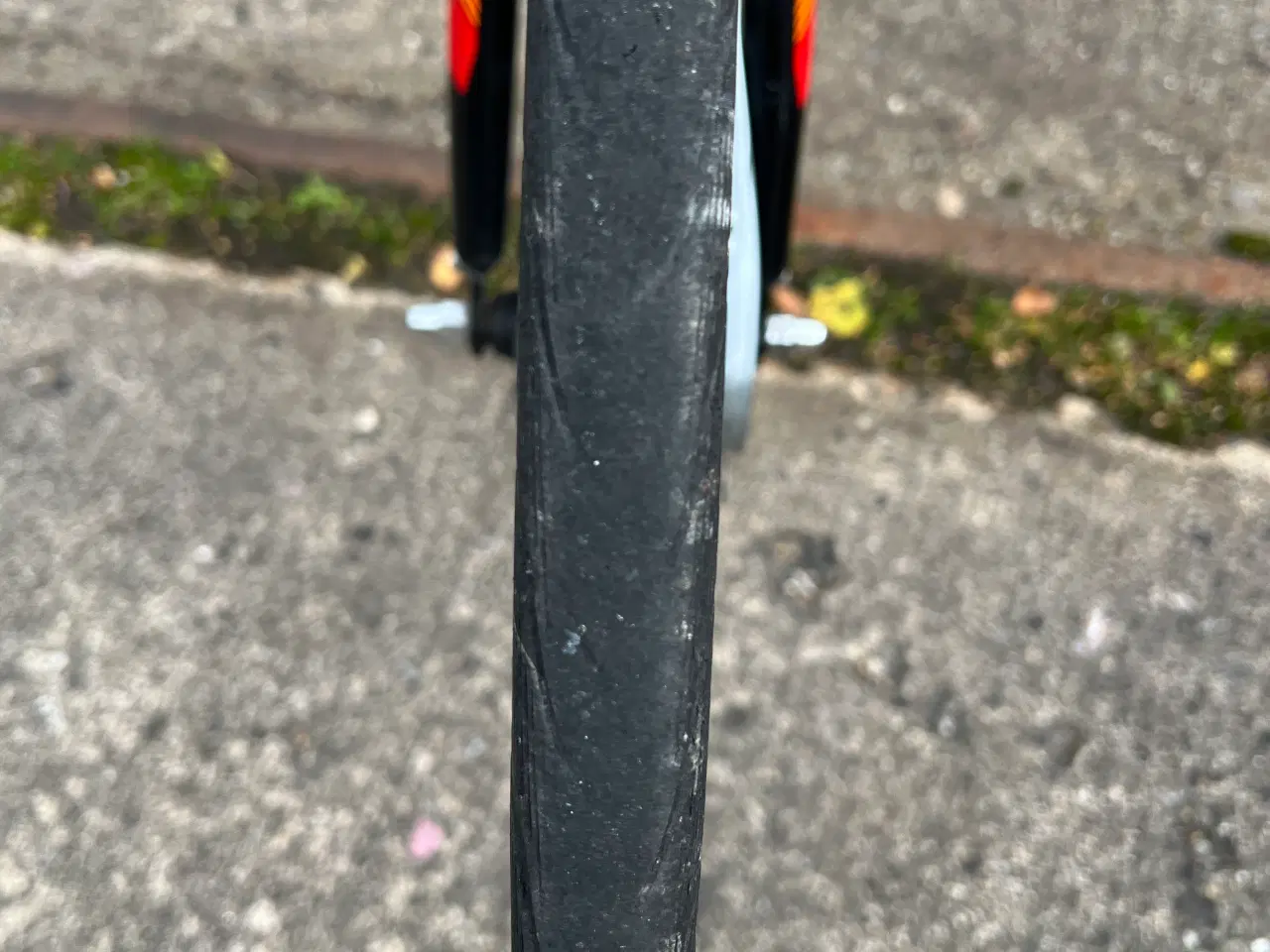Billede 9 - RockMachine nyserviceret cykel, sort/rød, alu