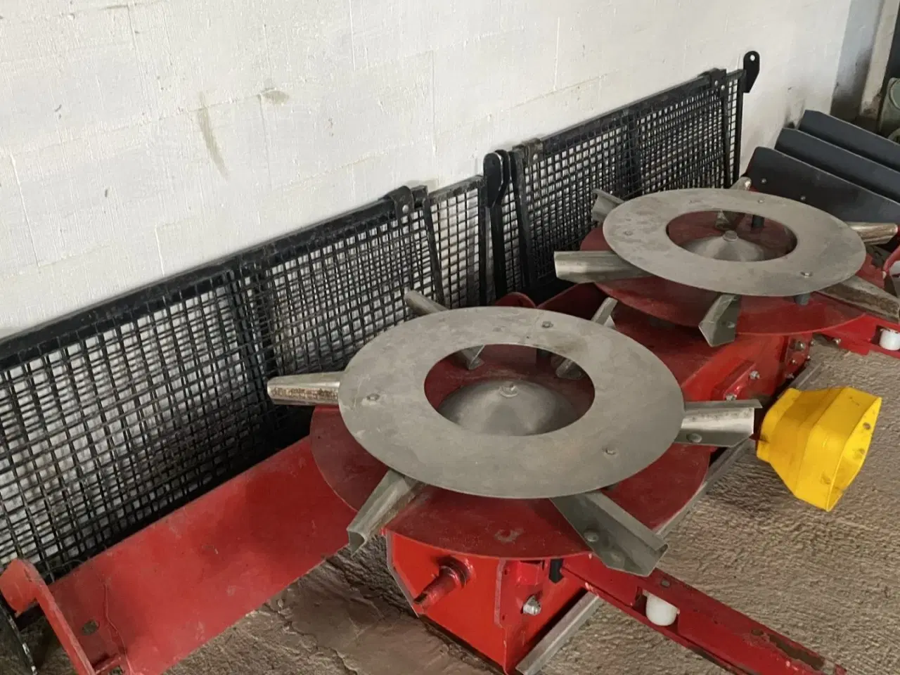 Billede 3 - Bredal gødningsudstyr. passer på Bredal K65 kalkspreder.